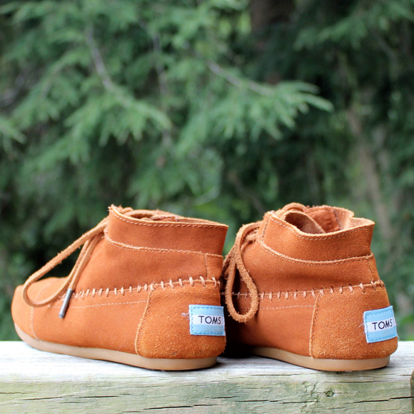 TOMS Suede Moccasin Lace Up Booties Chestnut W6 - Picture 3 of 8